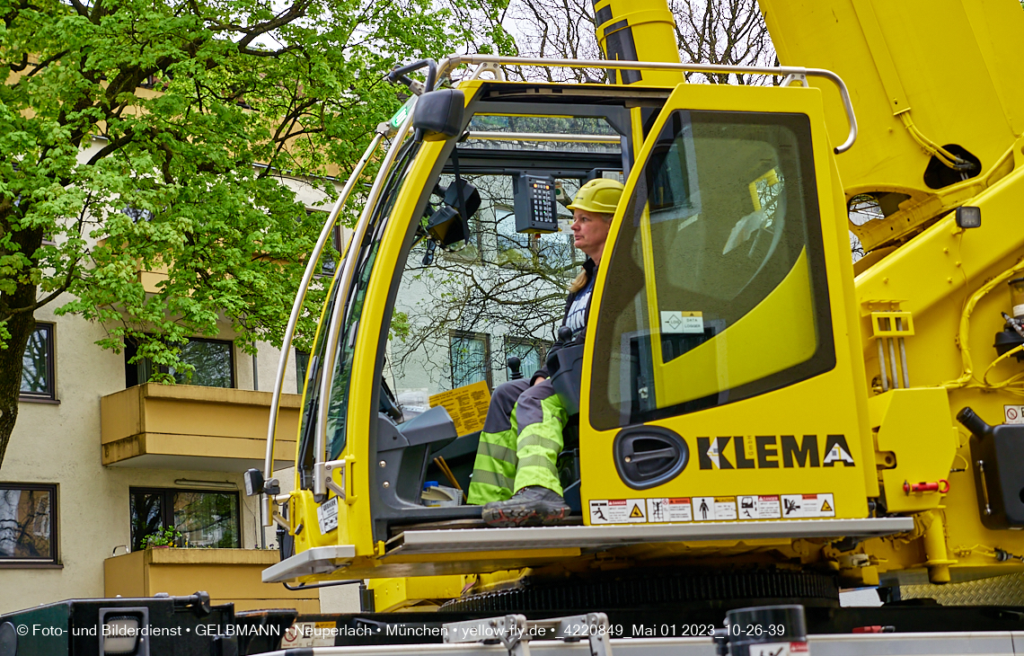 01.05.2023 - Maibaumaufstellung in Berg am Laim